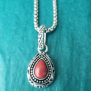 2/10$ Silver tone red pendant necklace
